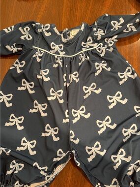 Proper Tot Company- Girls Navy Bow Print Romper